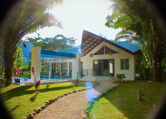 Aracari Lodge & Jungalows