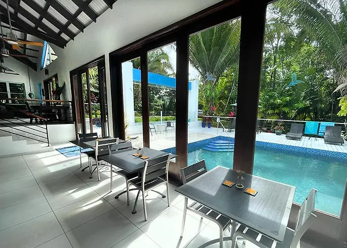 Aracari Lodge & Jungalows